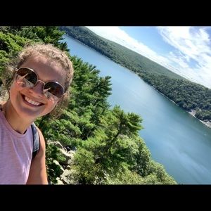 Meet your Posher, Makenna